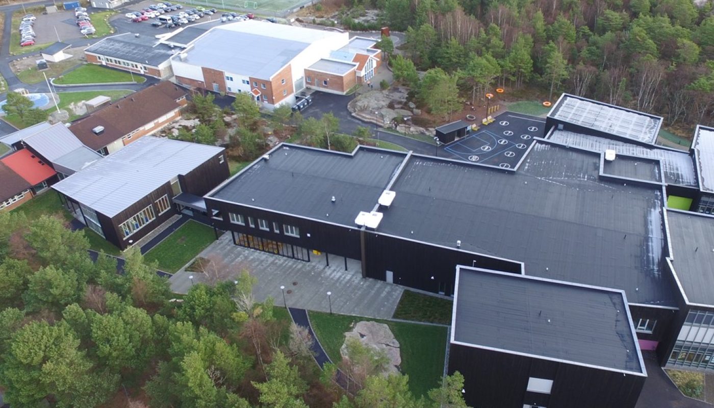 Barne- og ungdomsskole, kulturskole og idrettspark samlet på ett sted på Asmaløy.