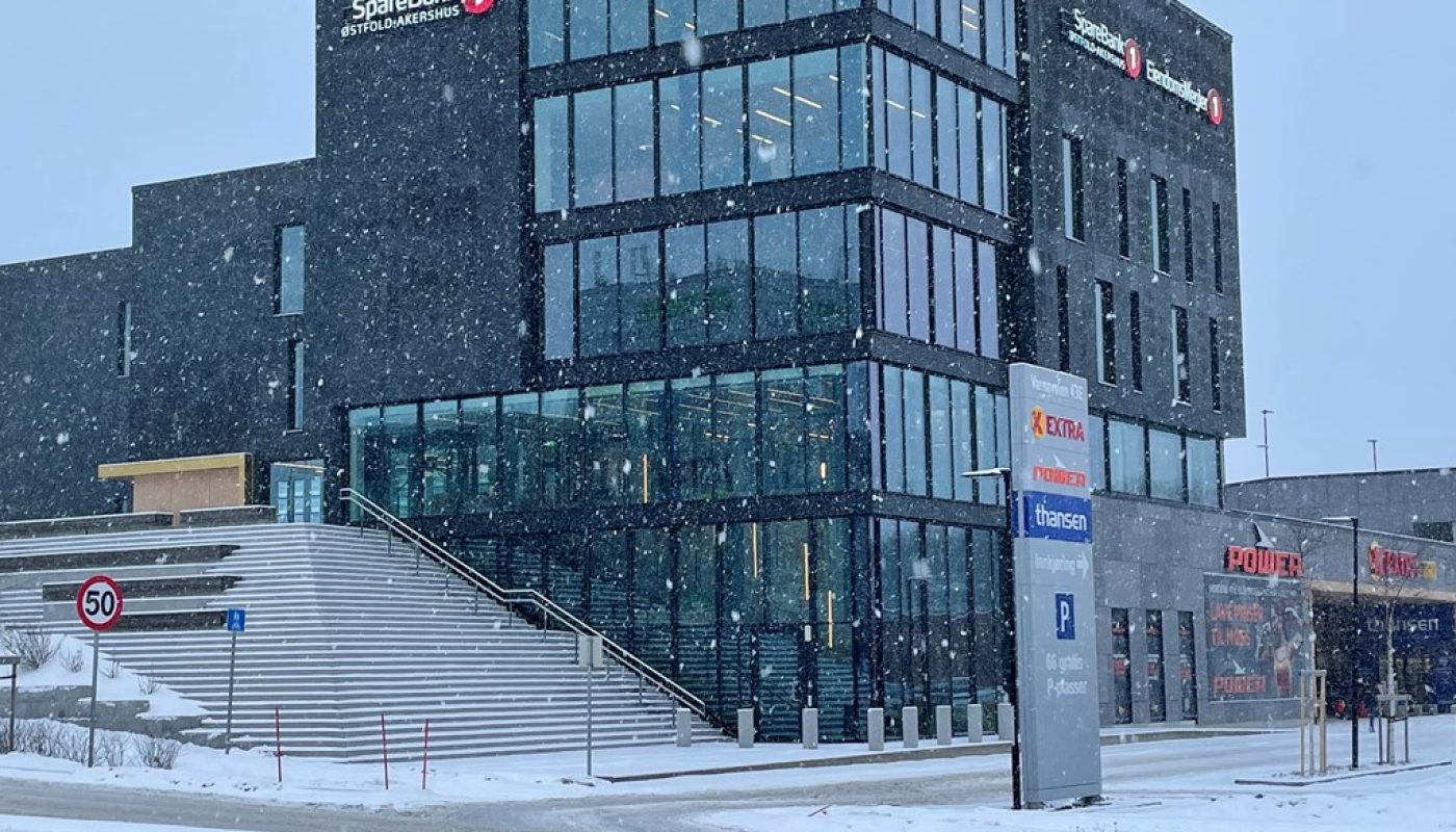 Den store granitt-trappa kommer også til sin rett i vintervær.