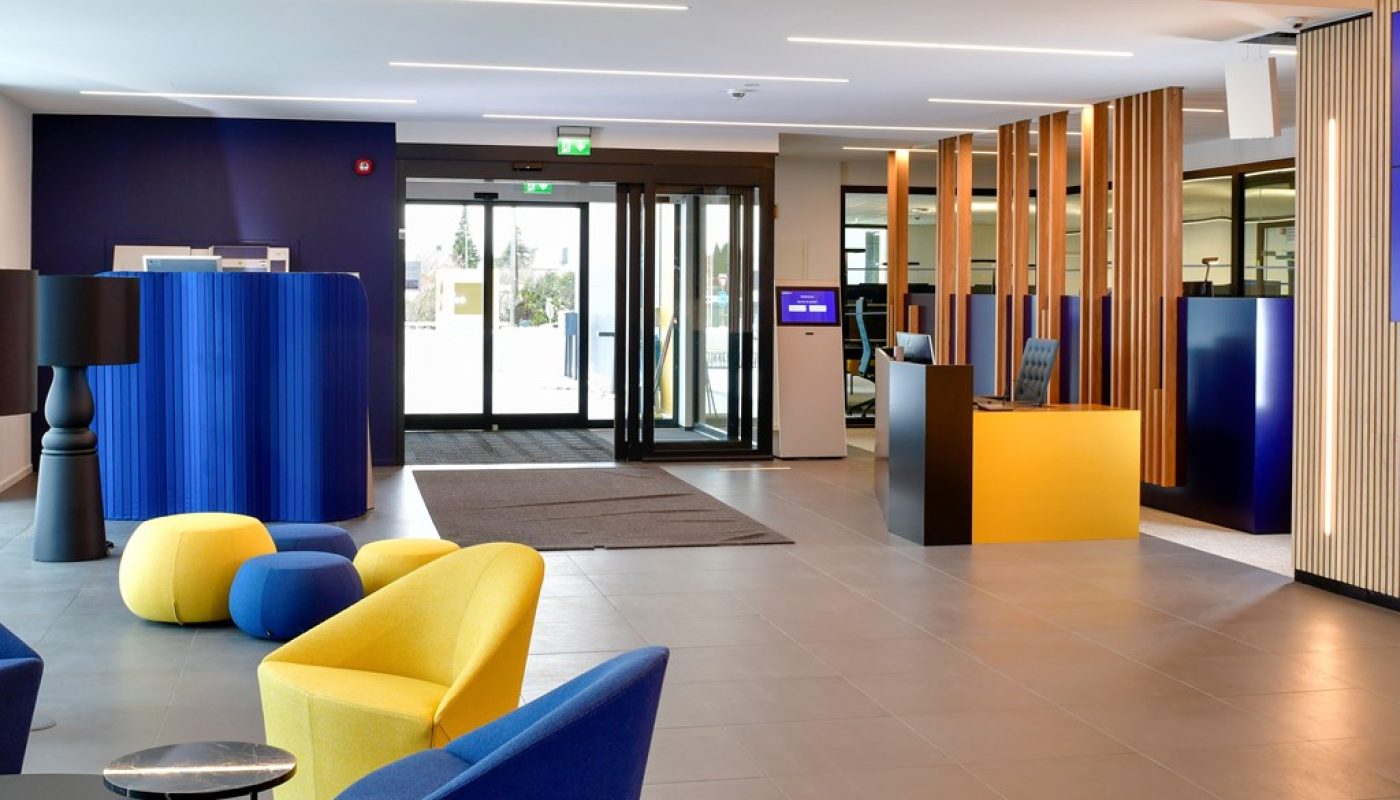 Sparebank1 Østfold Akershus har fått et elegant og funksjonelt hovedkontor i Rygge. Foto Jan Larsen